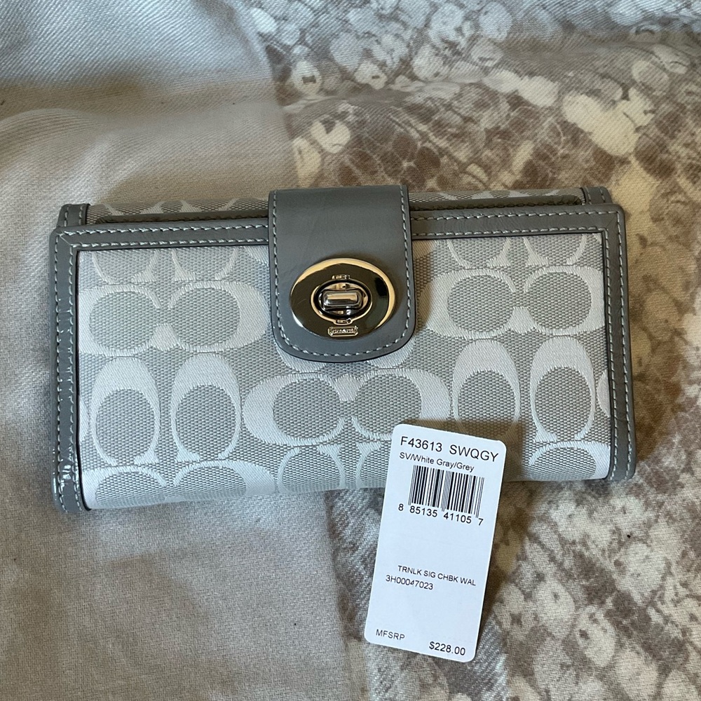 Coach Checkbook Wallet 🎀